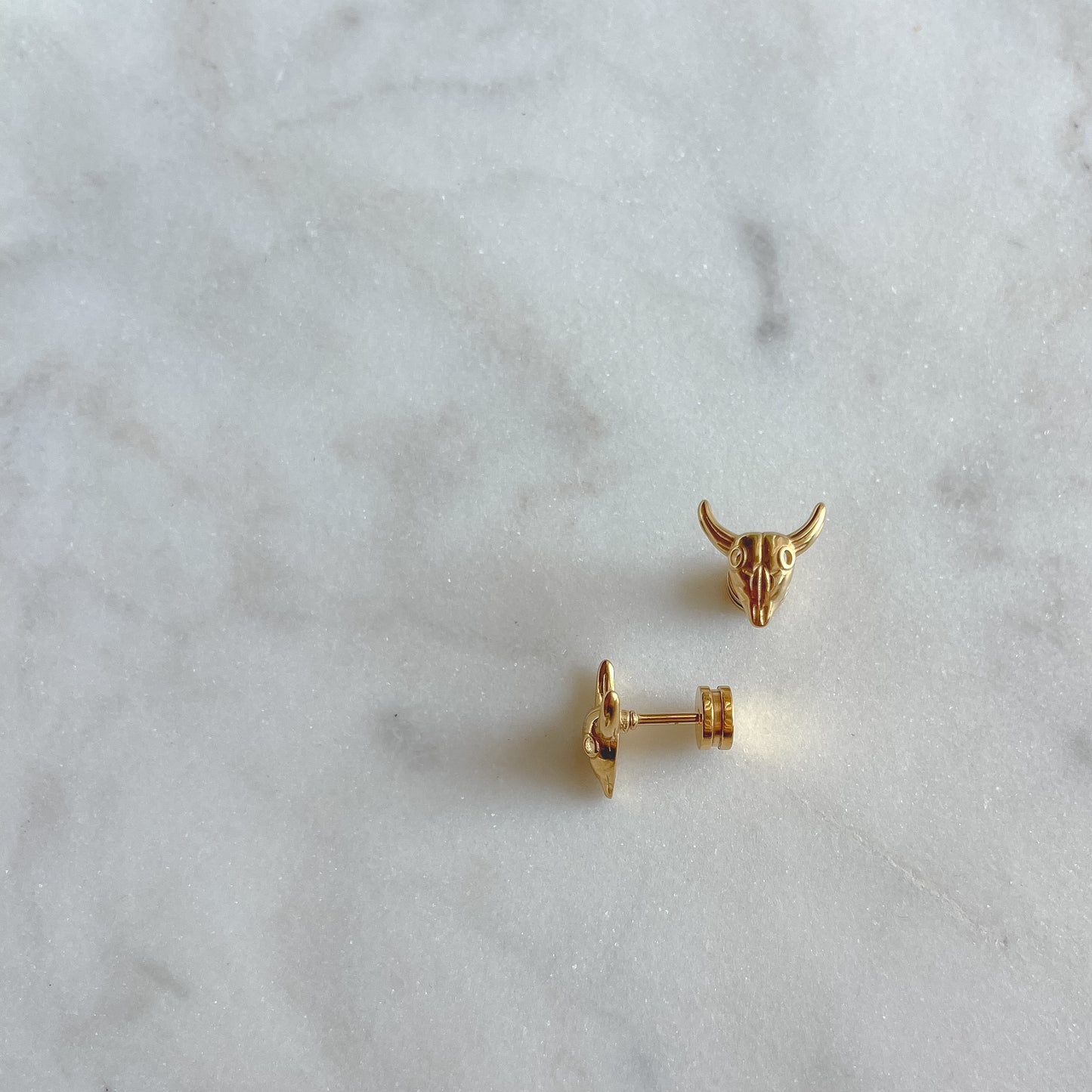 Skull stud
