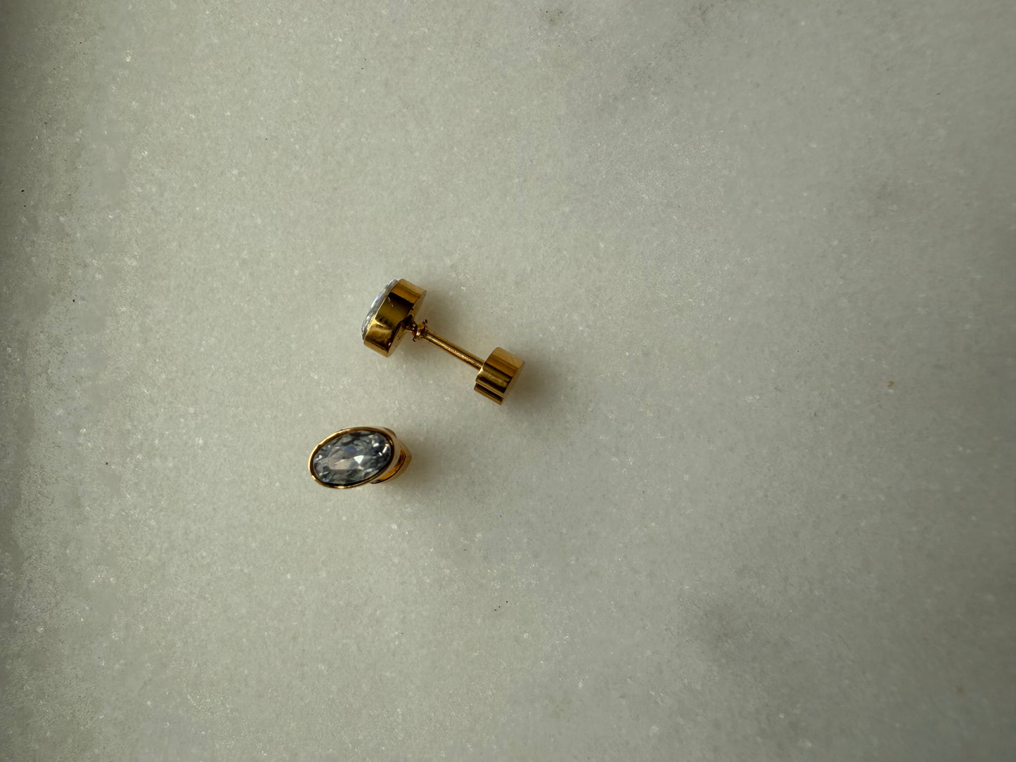 Oval flat back studs